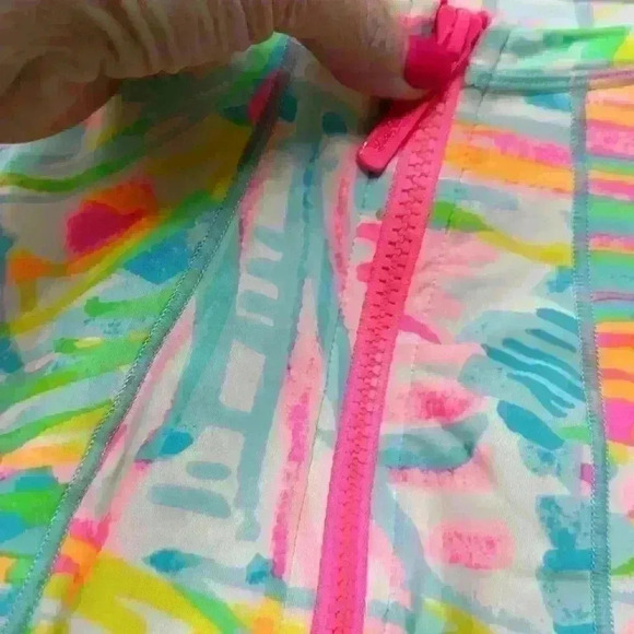 Lilly Pulitzer Luxletic Medium Rashguard Top with back zip pocket. Item# 9T - Picture 4 of 6